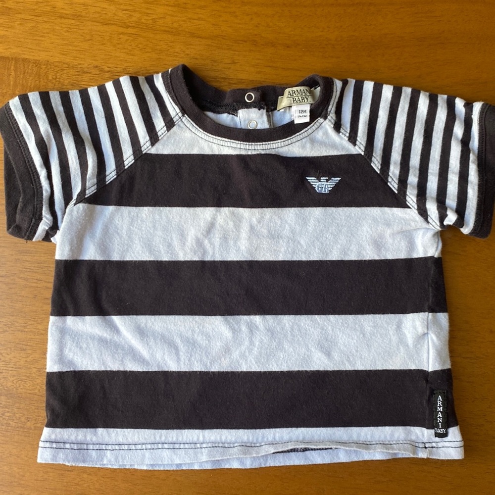 Baby Armani shirt. 100% cotton. I’m very good condition.